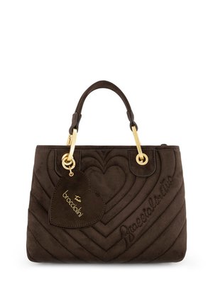Borsa a mano marrone scuro con motivi trapuntati a forma di cuore, attacchi manico in metallo dorato e targhetta a forma di cuore con il nome del marchio "braccialini" in lettere dorate.