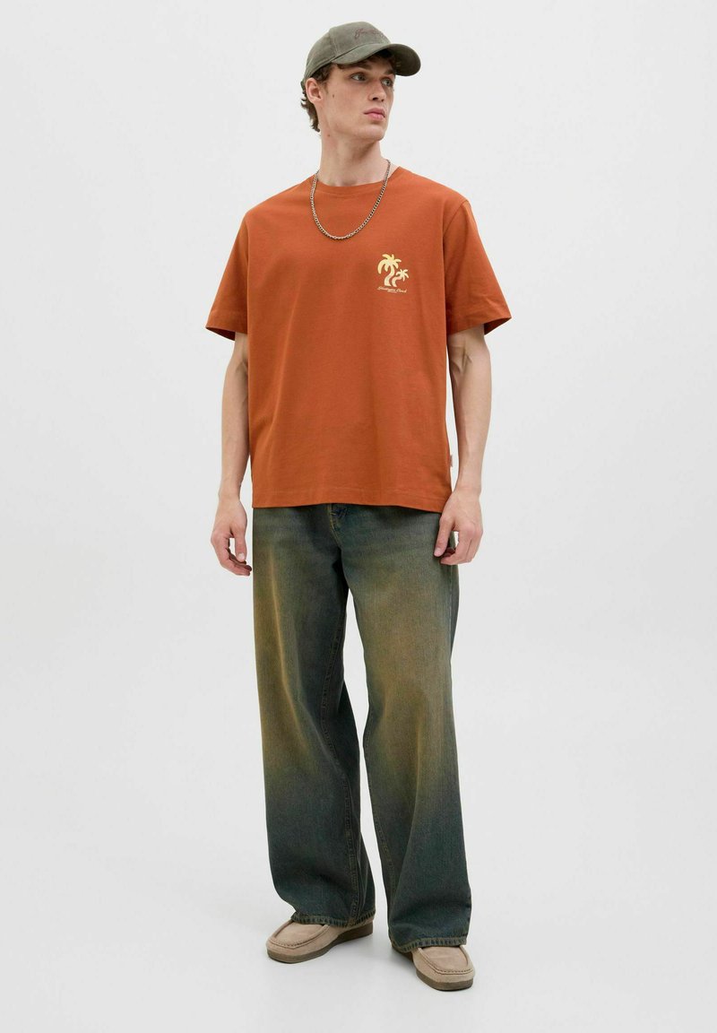 Jack & Jones JORCANGGU - T-shirt con stampa - arabian spice/ocra