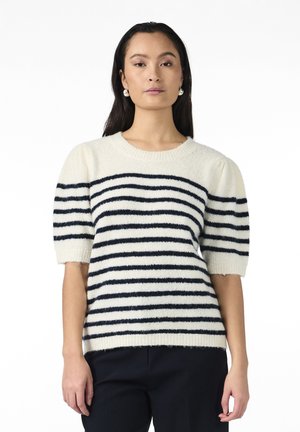 Pull à manches courtes, crème, avec des rayures horizontales navy. Texture douce, encolure ronde et manches légèrement bouffantes.