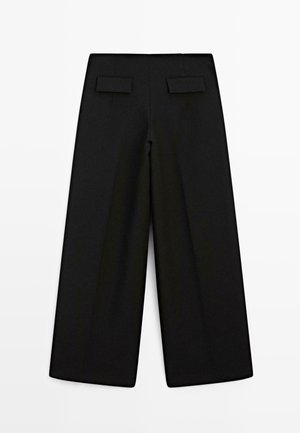 Black wide-leg trousers made of a smooth fabric. Features two back pockets with flaps. Straight hems and no visible patterns or hardware.