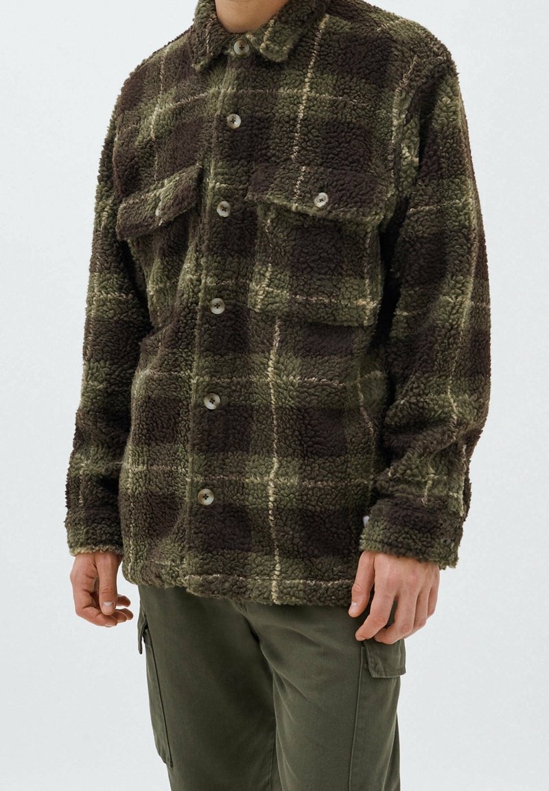 PULL&BEAR Chaqueta de entretiempo - green