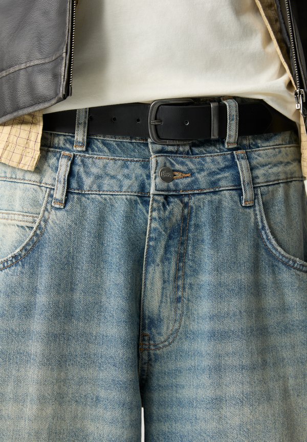 WITH TEXTURED BUCKLE  - Gürtel