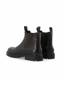 Botas de tobillo de cuero marrón con paneles elásticos en los laterales, tiradores y suelas de goma texturizada. Diseño elegante con un acabado suave.