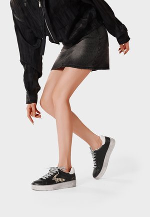Queen Helena, Zapatillas skate - nero