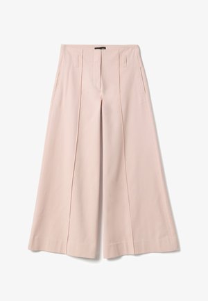 Pantaloni rosa pallido a gamba larga, vita alta, con pieghe frontali, tasche laterali e chiusura nascosta, mostrati stesi su uno sfondo bianco.