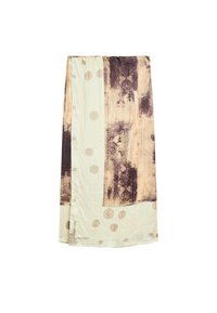 Longue écharpe rectangulaire avec des motifs abstraits marron et des pois beige clair sur fond crème, pliée soigneusement.