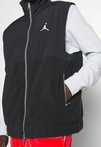Jordan Väst - black
