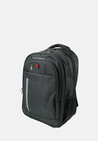 Sac à dos en tissu noir avec plusieurs compartiments zippés, surface texturée, bande réfléchissante et poche en maille sur le côté. Détails du logo rouge.