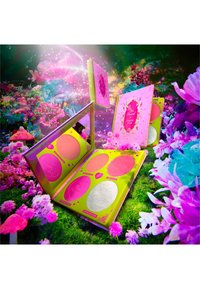 Pink and green blush palette with three shades: bright pink, soft pink, and metallic silver. Features a large mirror and heart-shaped embossing.