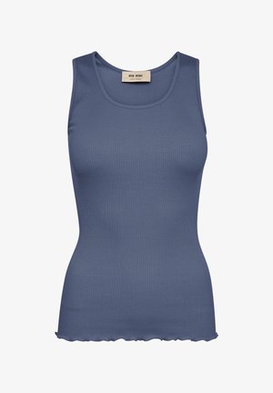 Mouwloos geribd blauw tanktopje met ronde halslijn en licht gerimpelde zoom, met een beige Mos Mosh-label aan de binnenkant van de kraag.