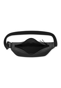 Marsupio nero compatto realizzato in materiale sintetico liscio, dotato di una larga tracolla regolabile, chiusura con zip superiore e tasca interna.