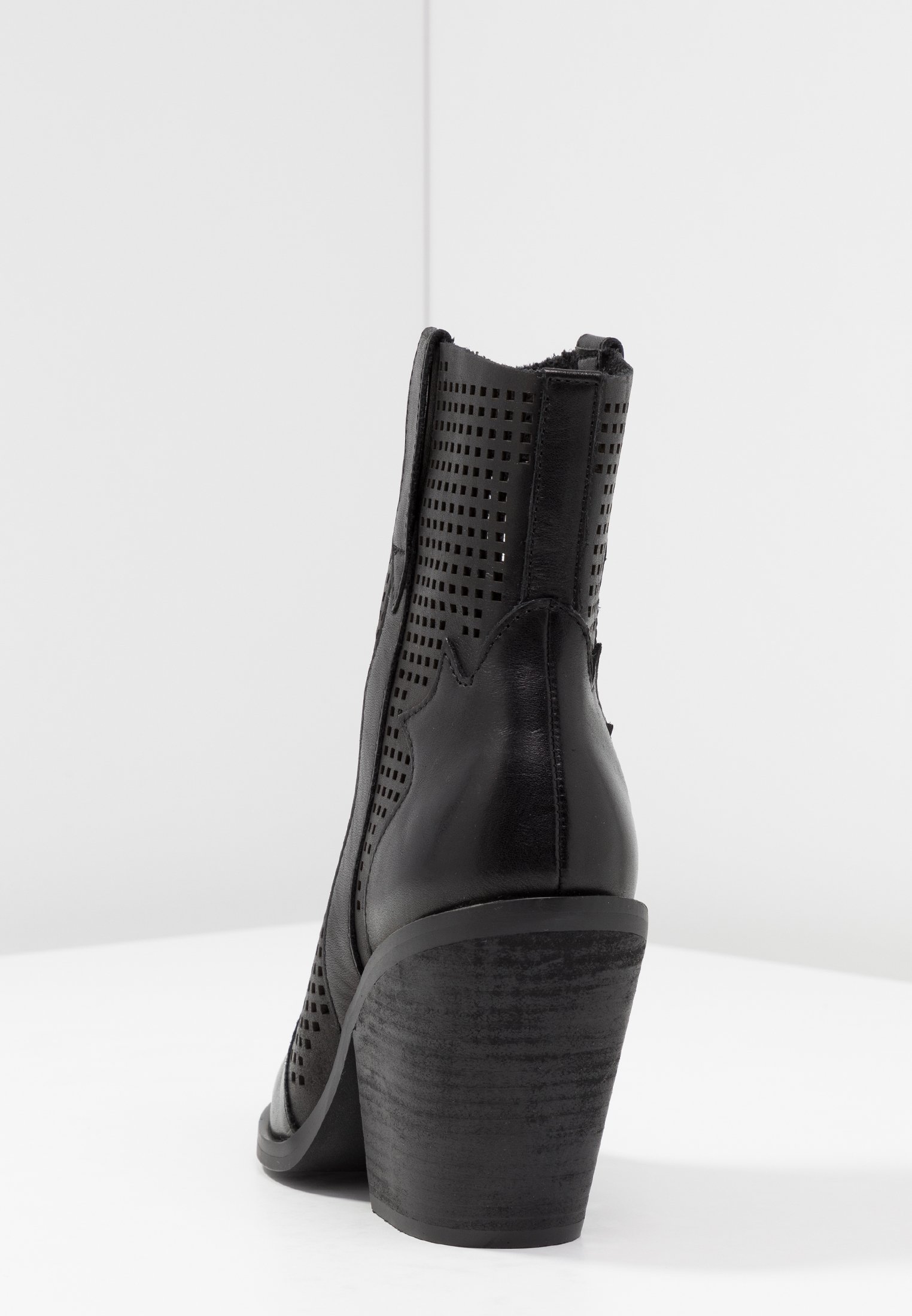 steve madden violet boot