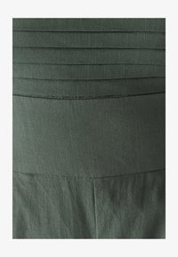 Ausgewählt, dark olive