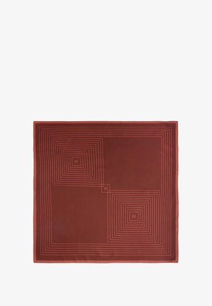 Écharpe en soie rouge avec un motif géométrique de carrés concentriques dans des tons plus clairs contrastés, avec un bord.