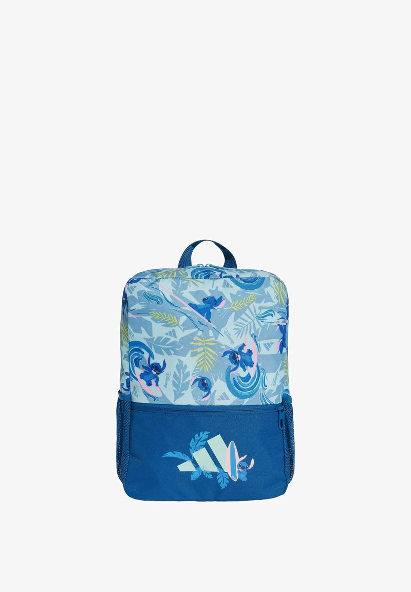 Mochila azul con un diseño superior estampado de motivos tropicales, una parte inferior sólida y un logotipo prominente. Incluye un asa en la parte superior y cremallera.