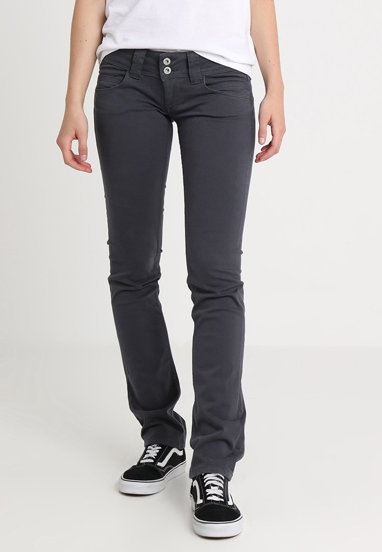 Tmavě šedé skinny džíny vyrobené z bavlněné směsi, s mírně zvýšeným pasem, dvěma předními kapsami, dvěma zadními kapsami a stříbrnými knoflíky.