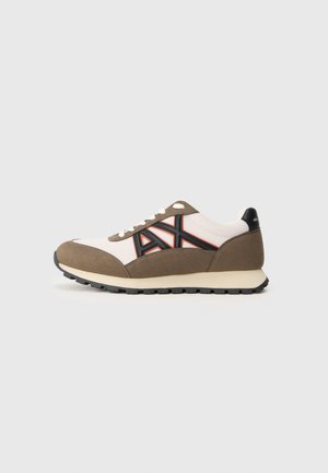 Sneakers - musk/off white