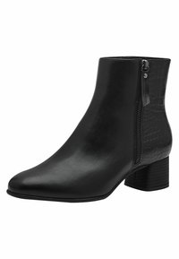 Bottine noire avec une finition en cuir lisse et un motif crocodile texturé à l'arrière. Dotée d'une fermeture éclair sur le côté et d'un talon bloc.
