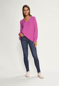 Mos Mosh THORA V-NECK - Jumper - vivid viola