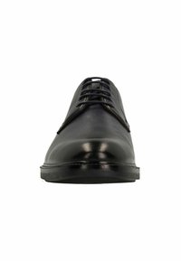 Zwarte leren schoen met een gladde afwerking, gestructureerde vorm en ronde neus. Bevat een vetersluiting en een subtiele kleuraccent op de stiksels.