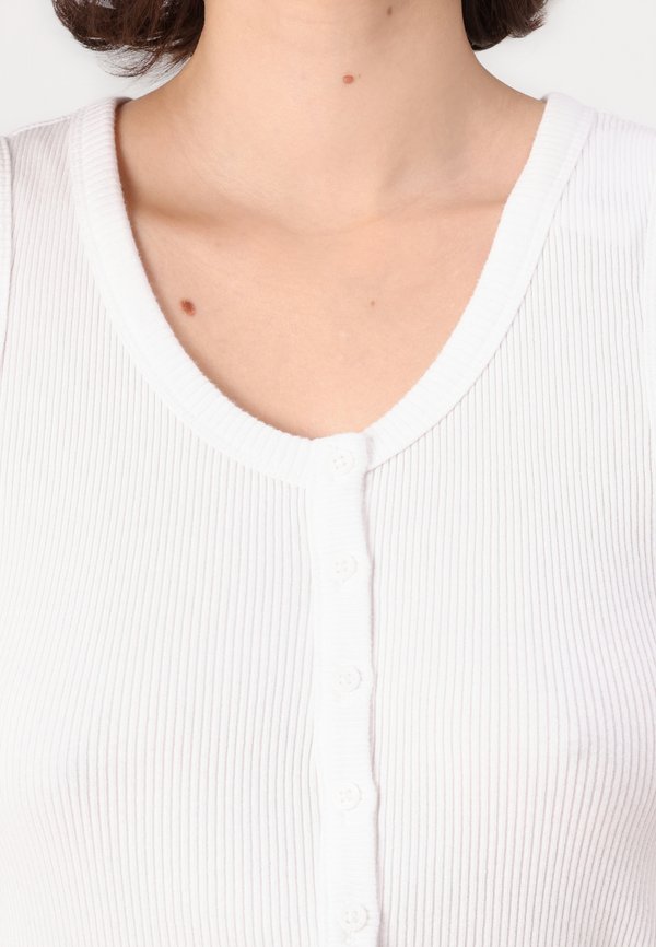 CROP BUTTON FRONT - Top3