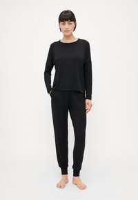 Anna Field Yöasusetti - black