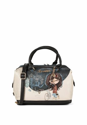 Kleine Handtasche mit schwarzen Griffen und Riemen, cremefarbenem und schwarzem Körper, mit einer Illustration eines Mädchens mit Sonnenbrille und kleinem Hund.