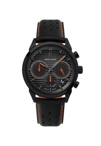 Černé chronografické hodinky s texturovaným černým ciferníkem, oranžovými akcenty a perforovaným černým koženým páskem. Obsahují arabské číslice a zobrazení data.