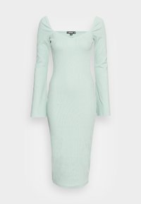 Vestido canelado verde menta com mangas longas, decote redondo e silhueta ajustada. Textura suave e design até ao joelho.