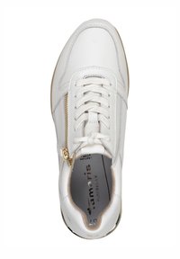 Weiße Leder-Sneaker mit runder Zehenpartie, Schnürsenkeln und einem seitlichen Reißverschluss. Enthält eine sandfarbene Innensohle und einen goldenen Akzent an der Sohle.