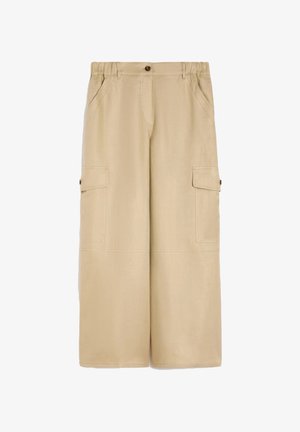 Pantaloni cargo beige a gamba larga con tasche laterali con pattina, tasche frontali inclinate, chiusura con bottoni e passanti per cintura.