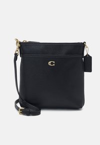 Černá kožená crossbody taška s texturovaným povrchem, zlatými kovovými detaily, nastavitelným popruhem a jemným logem na přední straně.