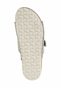 Infradito con suola bianca flessibile e testurizzata, caratterizzate da un accent decorativo argento e un design di cinturino semplice.