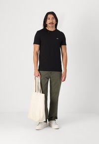 Tommy Jeans OTIS STRAIGHT - Straight leg jeans - fatigue green