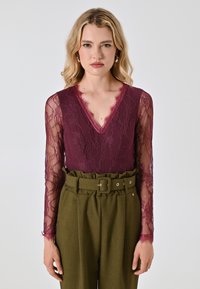 Unausgewählt, red
