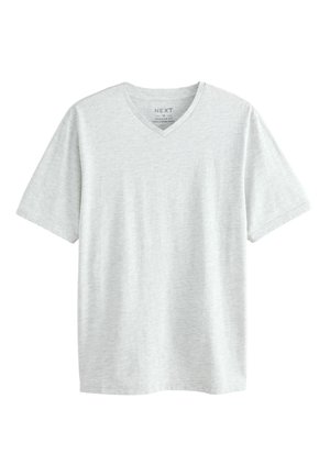 Camiseta gris de manga corta y cuello en V, hecha de una suave mezcla de algodón, con una textura lisa y un diseño de ajuste regular.