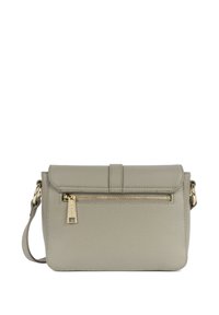 Graue Lederhandtasche mit einem goldenen Reißverschluss, Klappe vorne und verstellbarem Riemen. Verfügt über eine strukturierte Oberfläche und ein kompaktes Design.