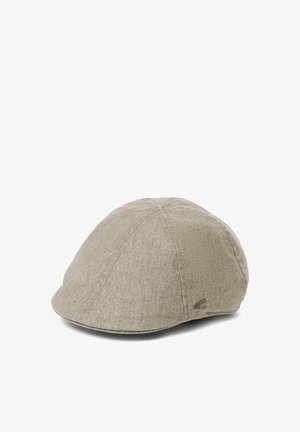 Beige linnen vlakke pet met gestikt paneelontwerp en kleine discrete logo aan de zijkant, tegen een witte achtergrond.