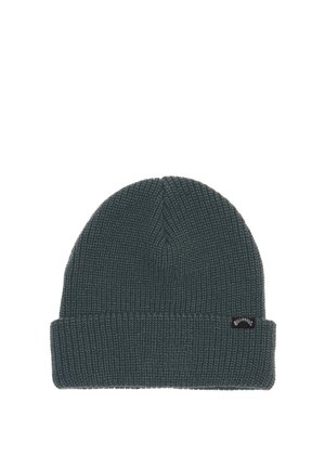 Beanie lavorato a maglia di colore grigio scuro con una texture a coste e un risvolto. Presenta un piccolo etichetta nera cucita di lato.