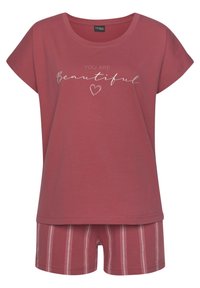 Rotes Baumwoll-Loungewear-Set mit einem kurzärmeligen Rundhalsoberteil, auf dem in weißen Buchstaben "DU BIST schön" steht, und gestreiften Shorts in passender Farbe.