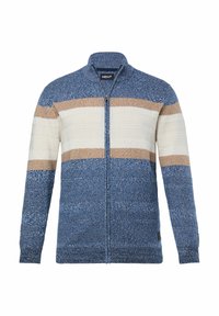 Modrý zip-up svetr s horizontálními pruhy v krémové a hnědé barvě, texturovaný pletený materiál, vysoký límec a dlouhé rukávy.