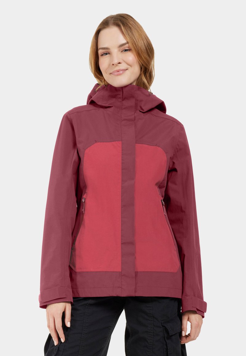 Veste imperméable bordeaux avec capuche, panneau avant contrastant, poches zippées et poignets réglables. Fabriquée en tissu durable et texturé.
