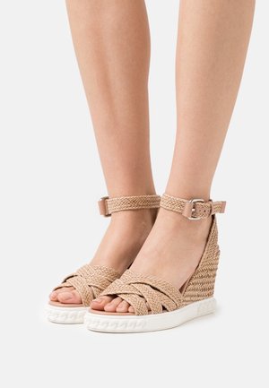 Casadei, Sandales à talons hauts - light brown