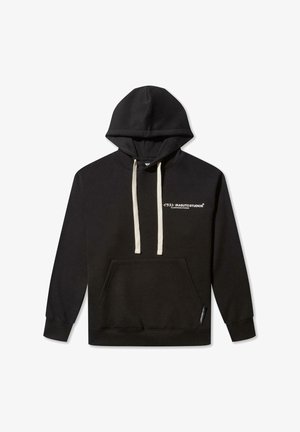 Svart hettegenser laget av bomullsblanding, med en frontlomme, kremfargede snor og trykt tekst i hvitt. Standard passform med ribbestrikkede mansjetter.