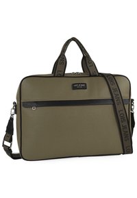 Bolsa de portátil texturizada en caqui con asas dobles, correa de hombro ajustable, acentos negros y un bolsillo delantero con cremallera. Incluye detalle del logo.