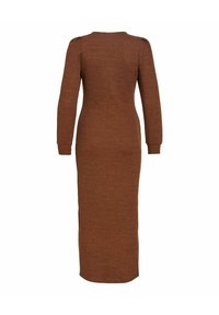Ruskea neulottu mekko, jossa pitkät hihat, vartalonmyötäinen siluetti ja pyöreä pääntie. Mekossa on olkakoristeet ja midi-pituus.