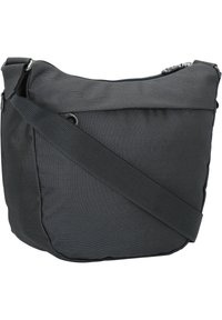 Borsa a spalla in tessuto nero con trama, chiusura con zip, tracolla regolabile e un sottile motivo a punti. Forma compatta e arrotondata con tasca frontale.