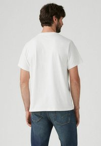 Levi's® BOXTAB - Camiseta estampada - boxtab in black bas