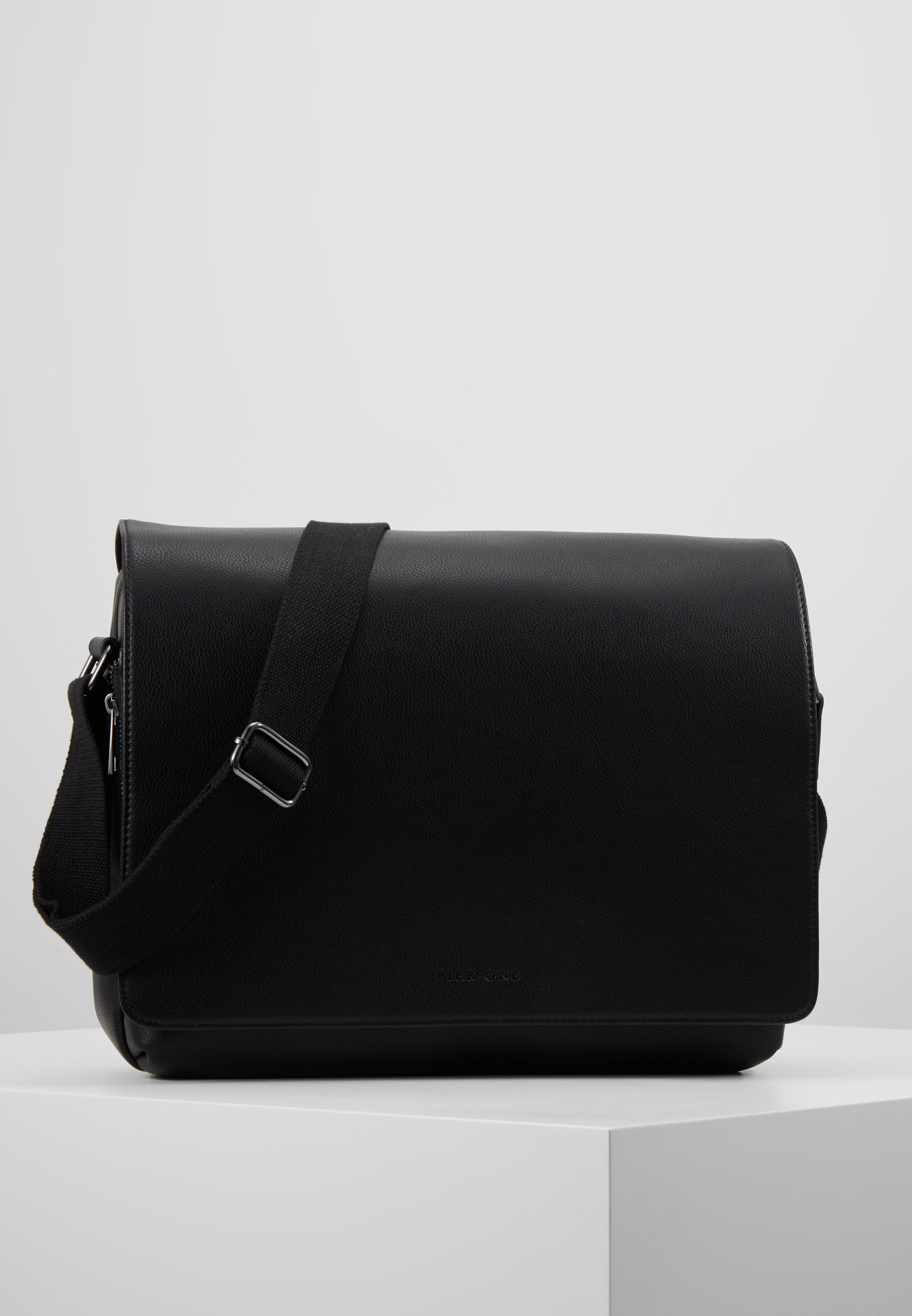 Pier One Umhangetasche Black Schwarz Zalando Be