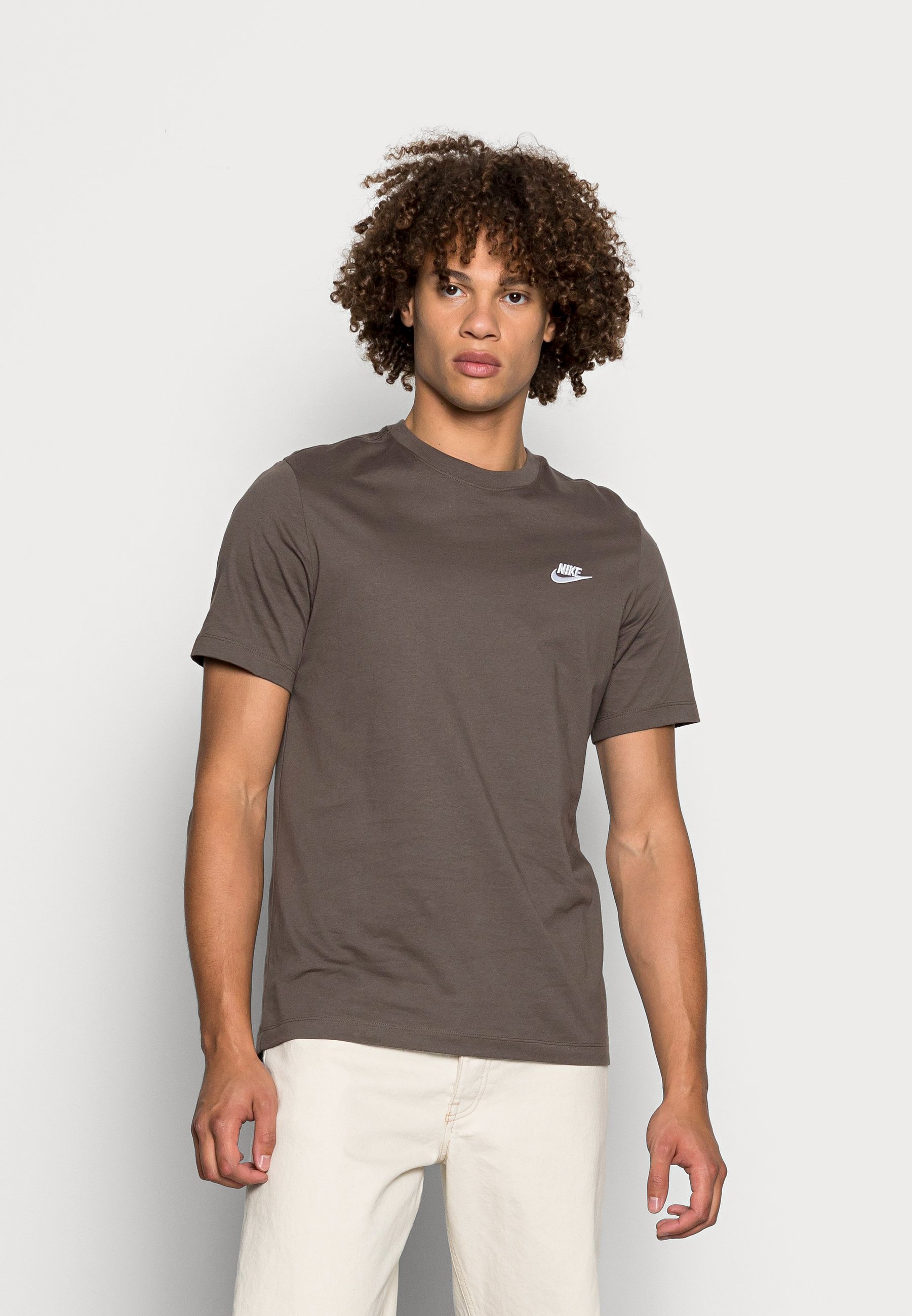 nike nsw club t shirt